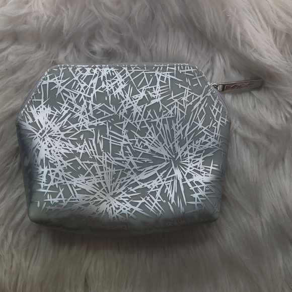 NWT MAC COSMETICS SILVER GEOMETRIC BAG - Picture 3 of 6